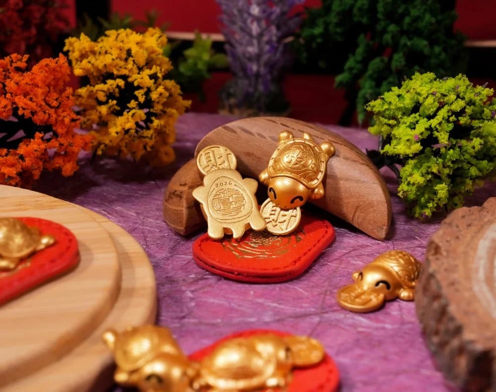 2026 Golden Turtle Charm – Bites onto Luck Never Lets Go